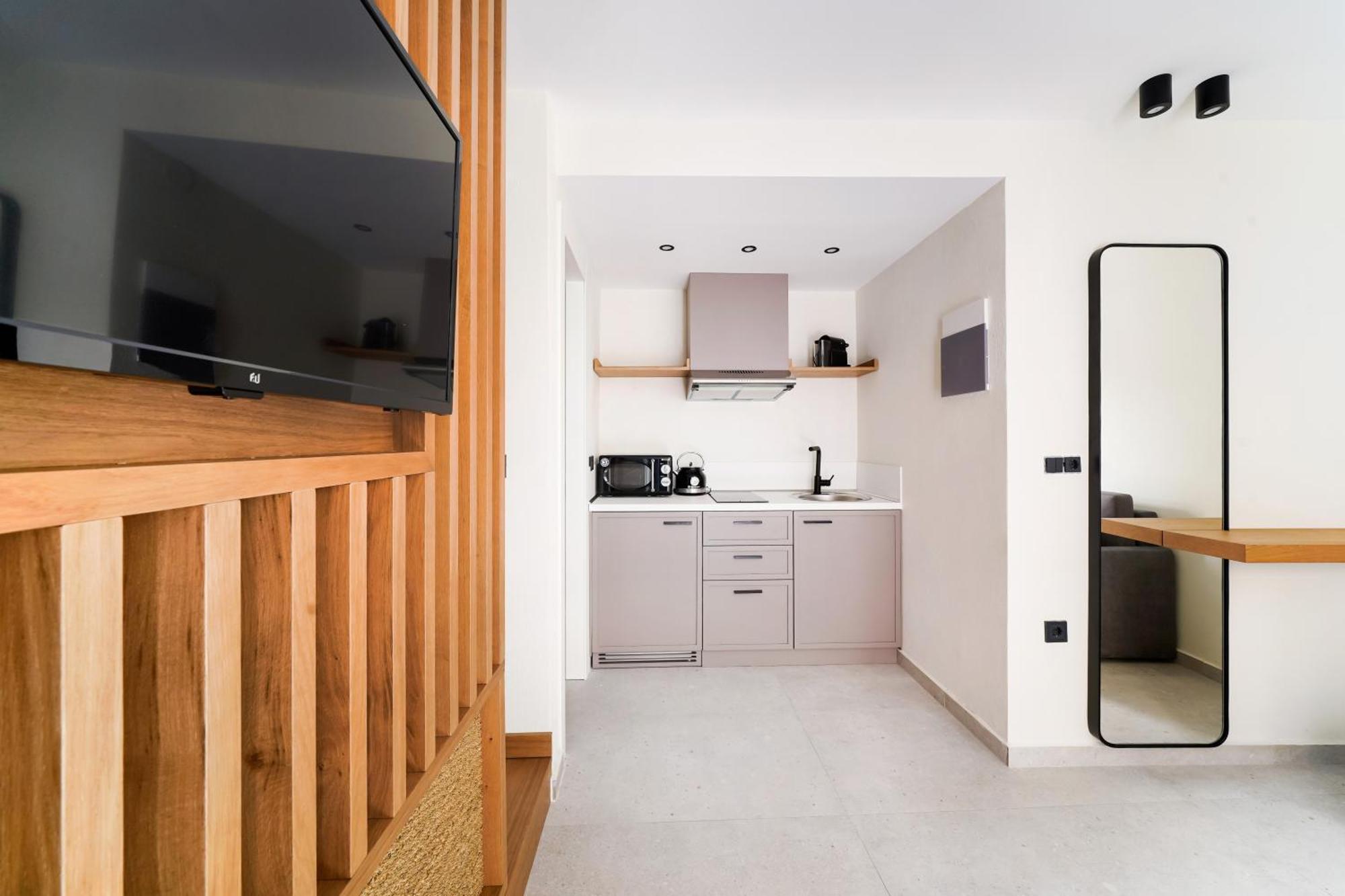 Azzure Luxury Suites Potos Exterior foto
